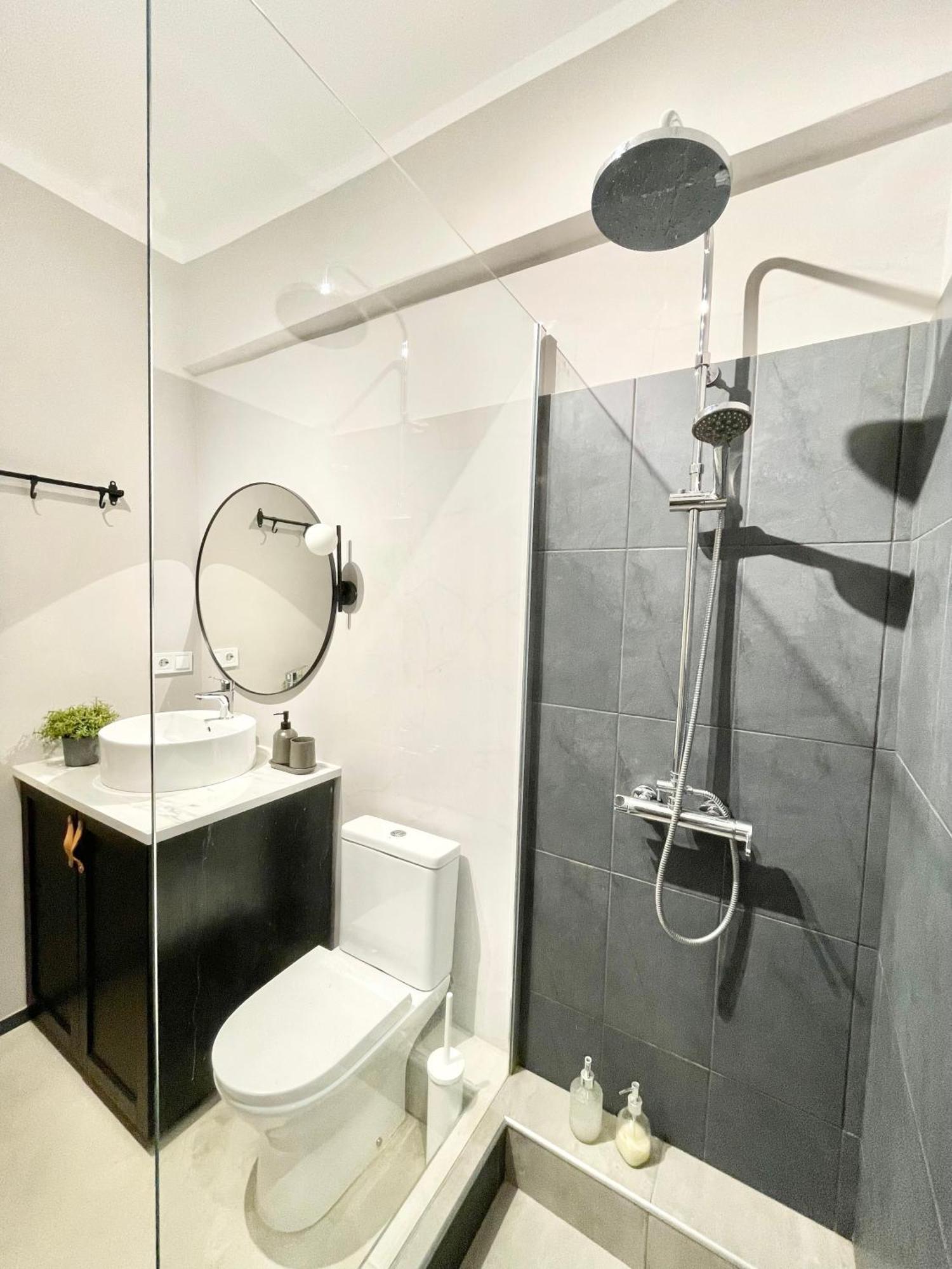 Comfy And Spacious Two Bedroom Apartment With Balcony Athènes Extérieur photo