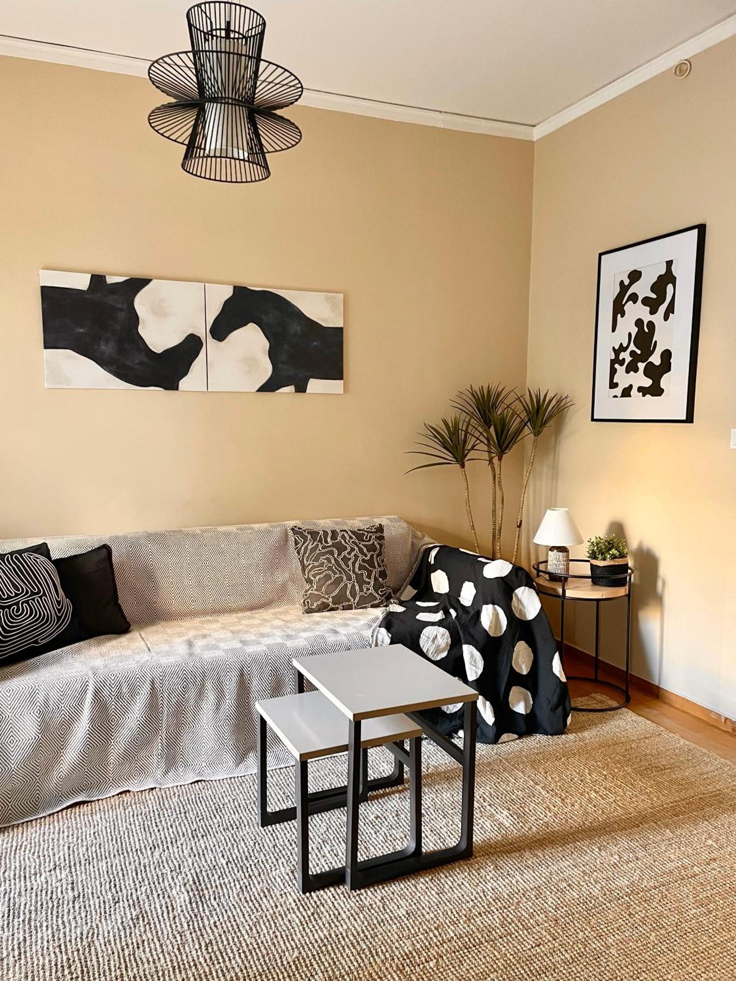 Comfy And Spacious Two Bedroom Apartment With Balcony Athènes Extérieur photo